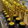 Cross-border Amazon bestseller Little Golden Man Trophy, creative plastic Oscar trophy, Electroplated small trophy, student award ceremony Specification image
